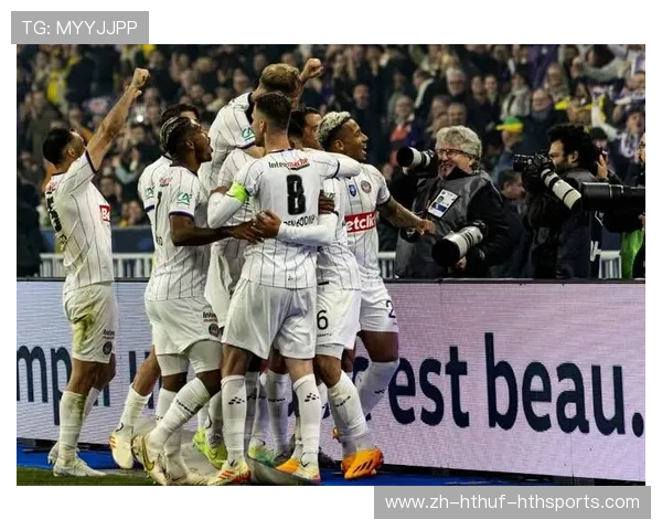 马赛与里昂的法甲排名之争及两队格局演变分析